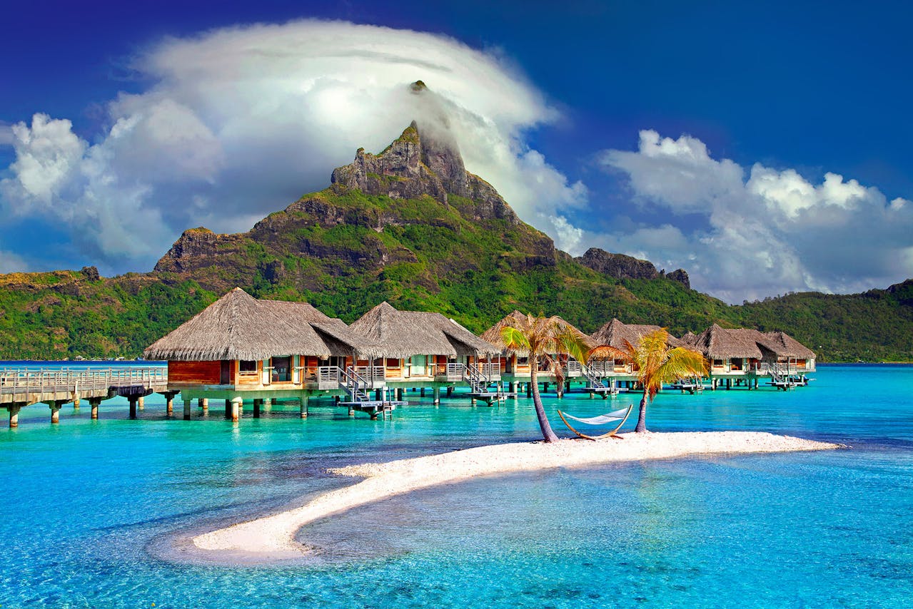 Luksusowe bungalowy na wodzie na Bora Bora w Polinezji Francuskiej
